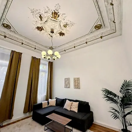 Apartment Stuck-denkmal-apartment Zentral In Mit Hohen Decken Krefeld