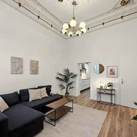 Stuck-denkmal-apartment Zentral In Mit Hohen Decken Apartman