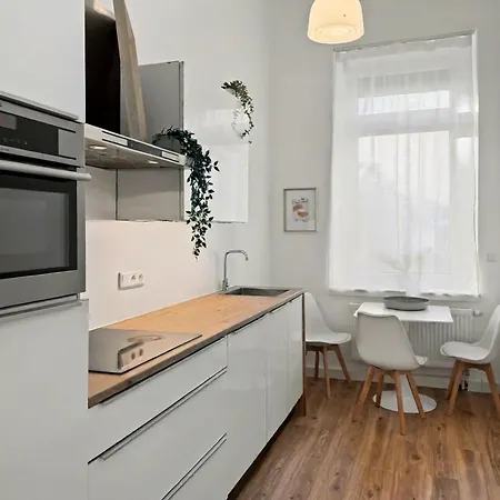 Stuck-denkmal-apartment Zentral In Mit Hohen Decken Apartman *